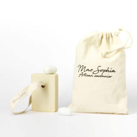 Pochon Soie comprenant savon soie, fleur de thym et cocons de soie